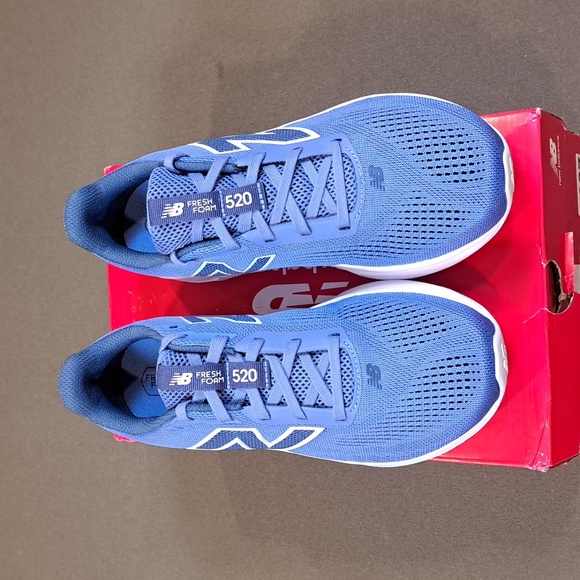 New Balance Fresh Foam 520 v9 Sneaker - Color: Blue / White - Size: Women 8.5 - Picture 2 of 9